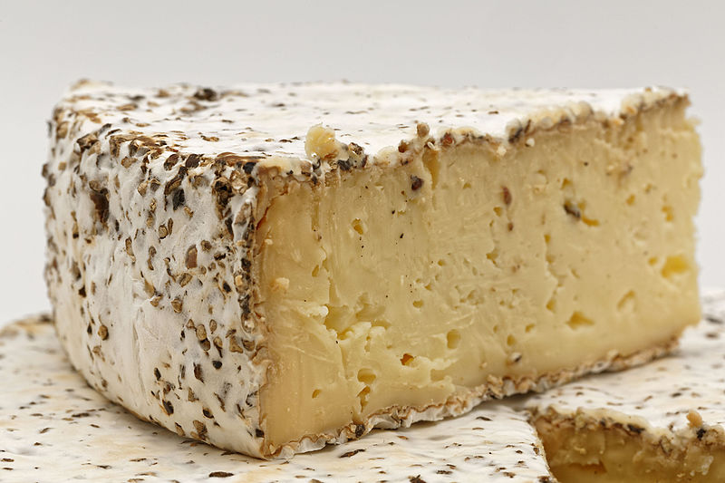 Brie au poivre (Brie with pepper)