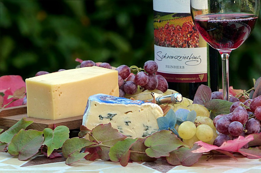 Try Out some Beautiful Wine and Cheese Pairing