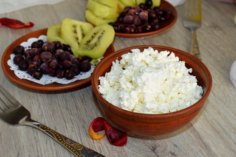 Cottage cheese with fruits