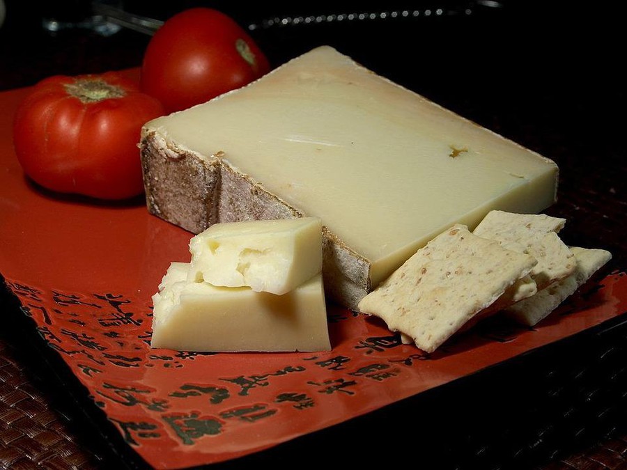 Seven Popular Cheese Varieties for a Cheese Board
